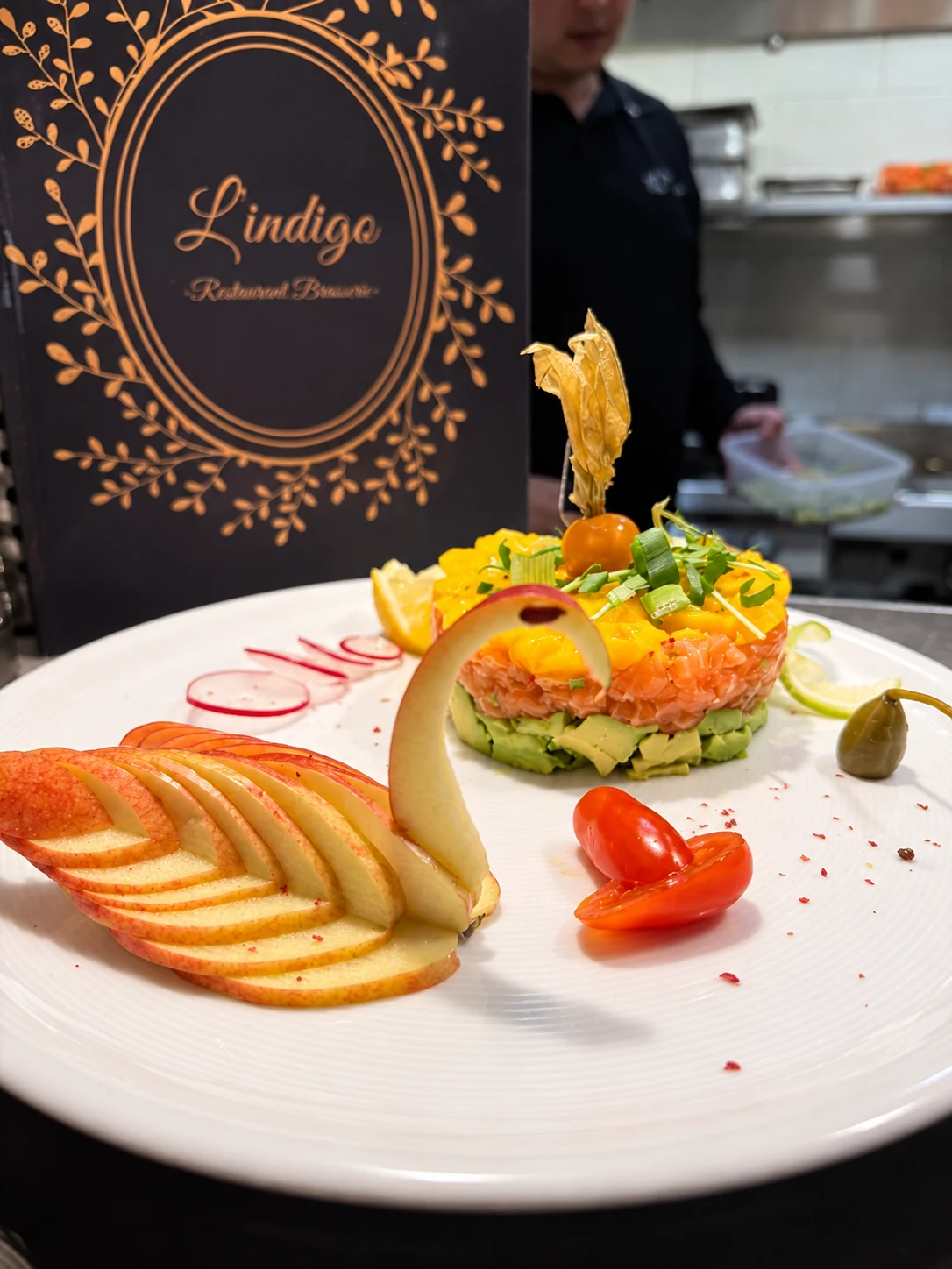 Tartare de saumon préparé et dressé à L’Indigo